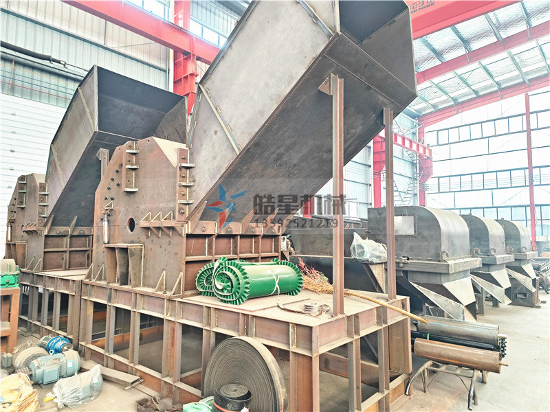 金屬国产麻豆91成人网站錘頭、篩板、破碎腔體生產組裝現場